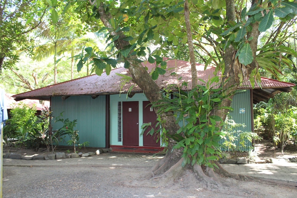 PKs Jungle Village - Hostel