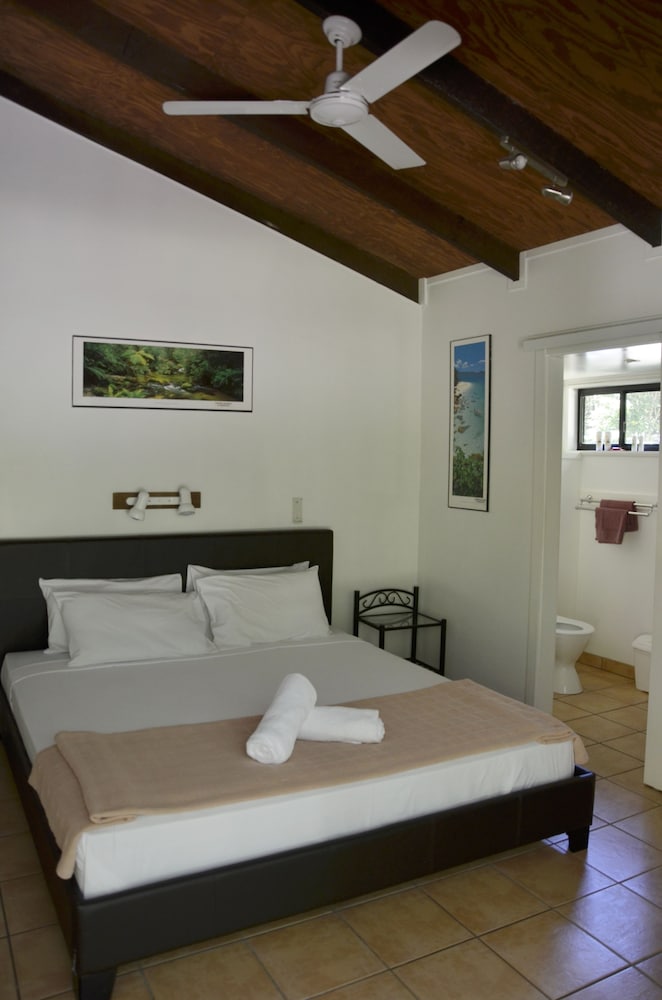 PKs Jungle Village - Hostel
