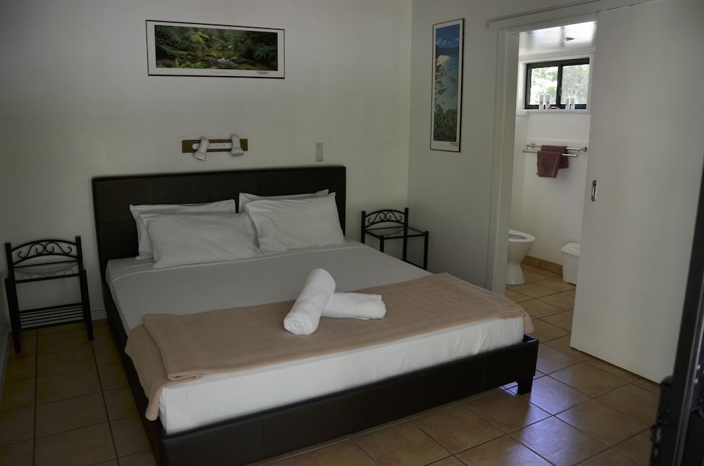 PKs Jungle Village - Hostel