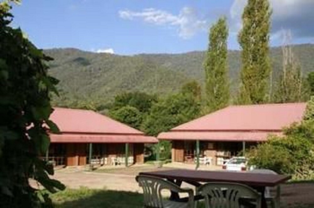 Harrietville Snowline Hotel