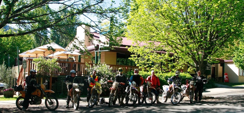 Harrietville Snowline Hotel
