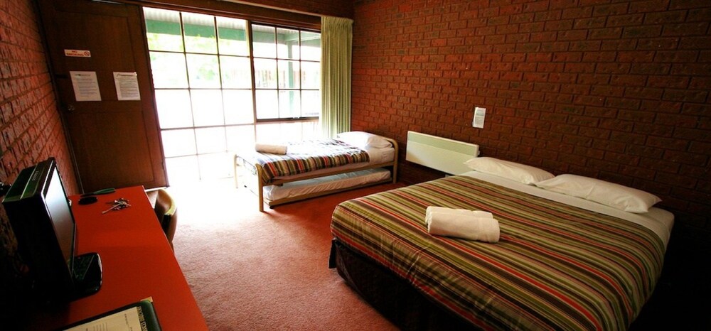 Harrietville Snowline Hotel