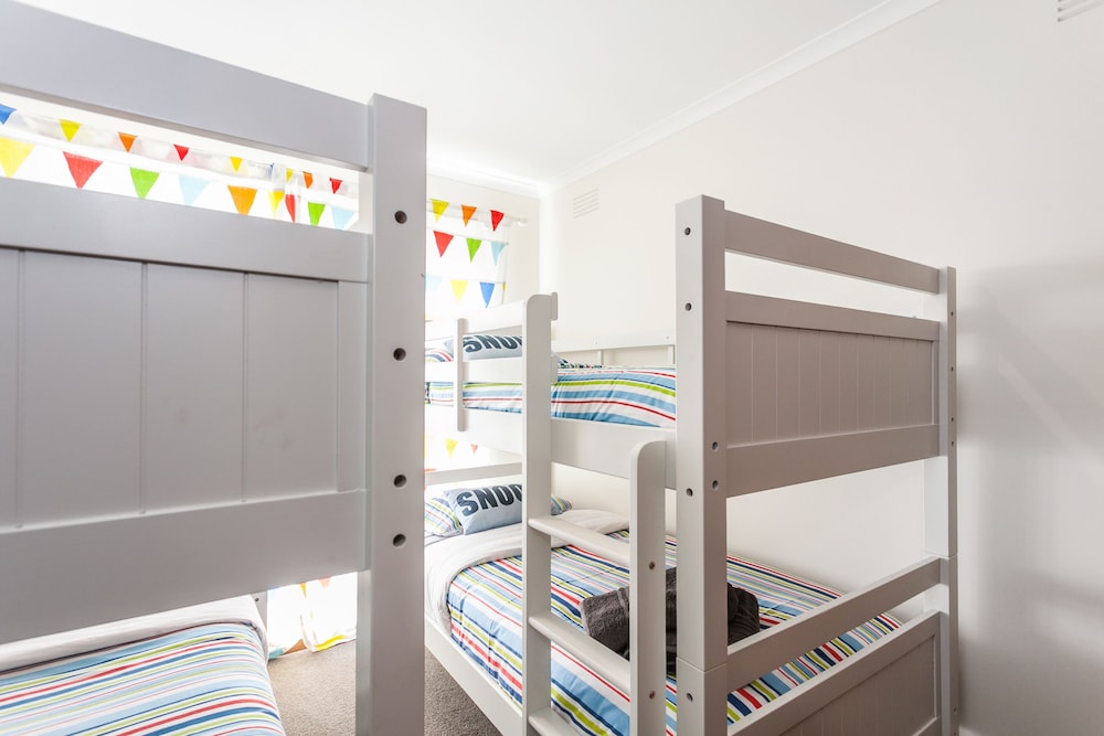 Children's theme room, Beachfront Cottages Torquay