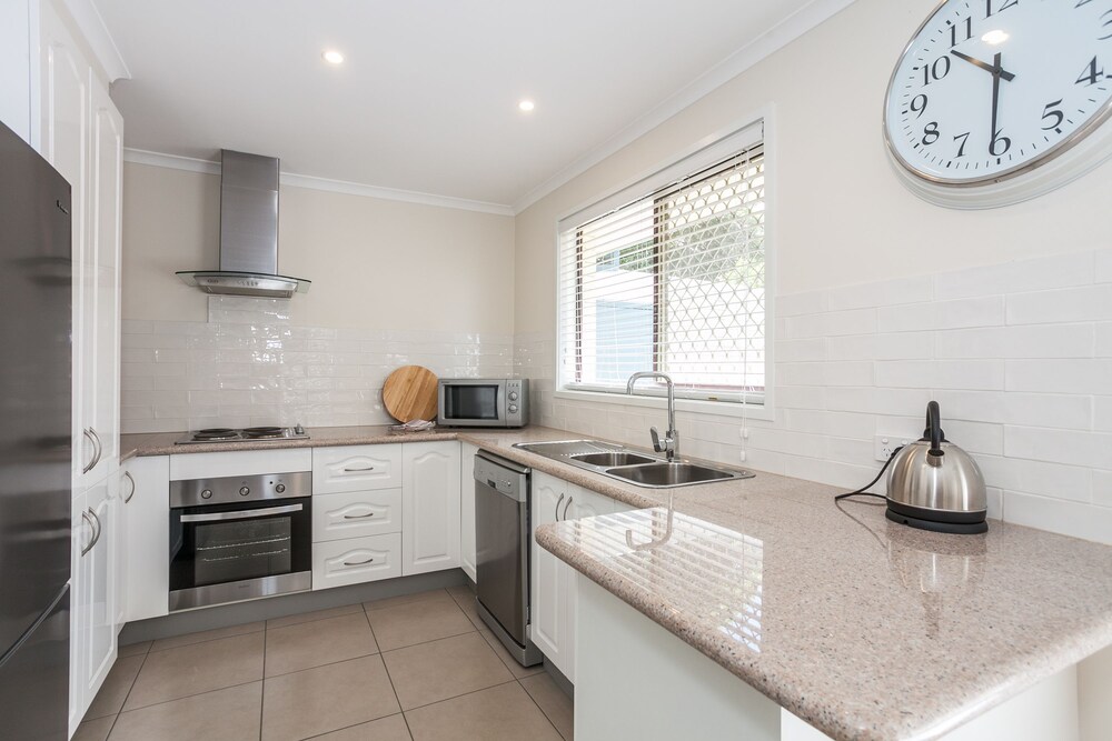 Private kitchen, Beachfront Cottages Torquay