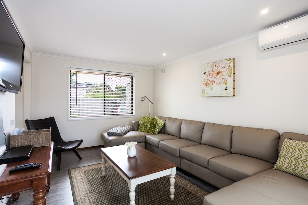 Living area, Beachfront Cottages Torquay