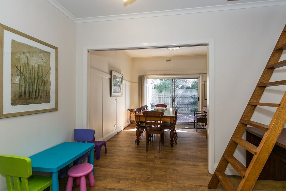 In-room dining, Beachfront Cottages Torquay