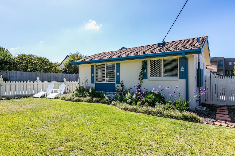 Front of property, Beachfront Cottages Torquay