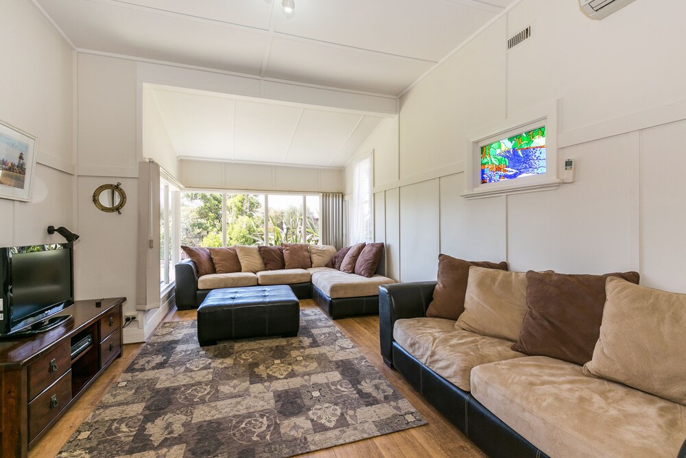 Living area, Beachfront Cottages Torquay