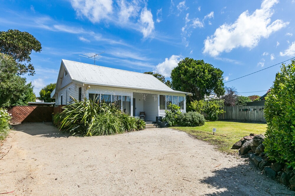 Property entrance, Beachfront Cottages Torquay