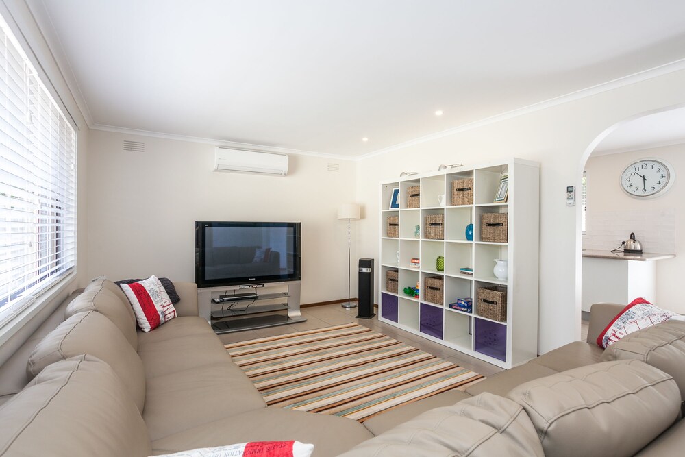 Living area, Beachfront Cottages Torquay