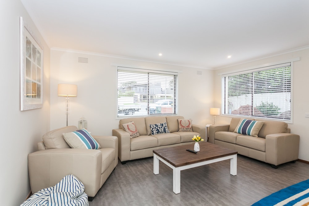 Living area, Beachfront Cottages Torquay