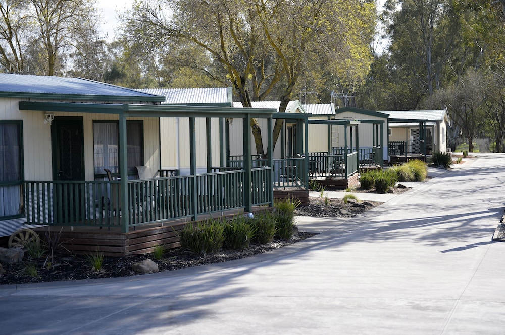 Exterior, Riverside Cabin Park