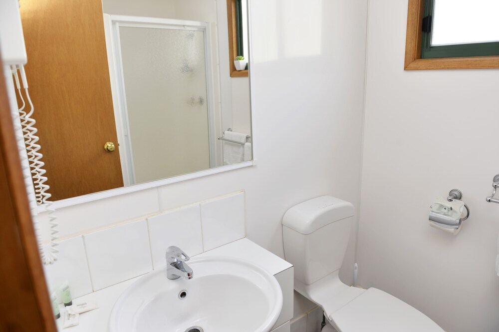 Bathroom, Riverside Cabin Park