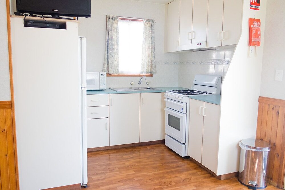 Private kitchen, Riverside Cabin Park