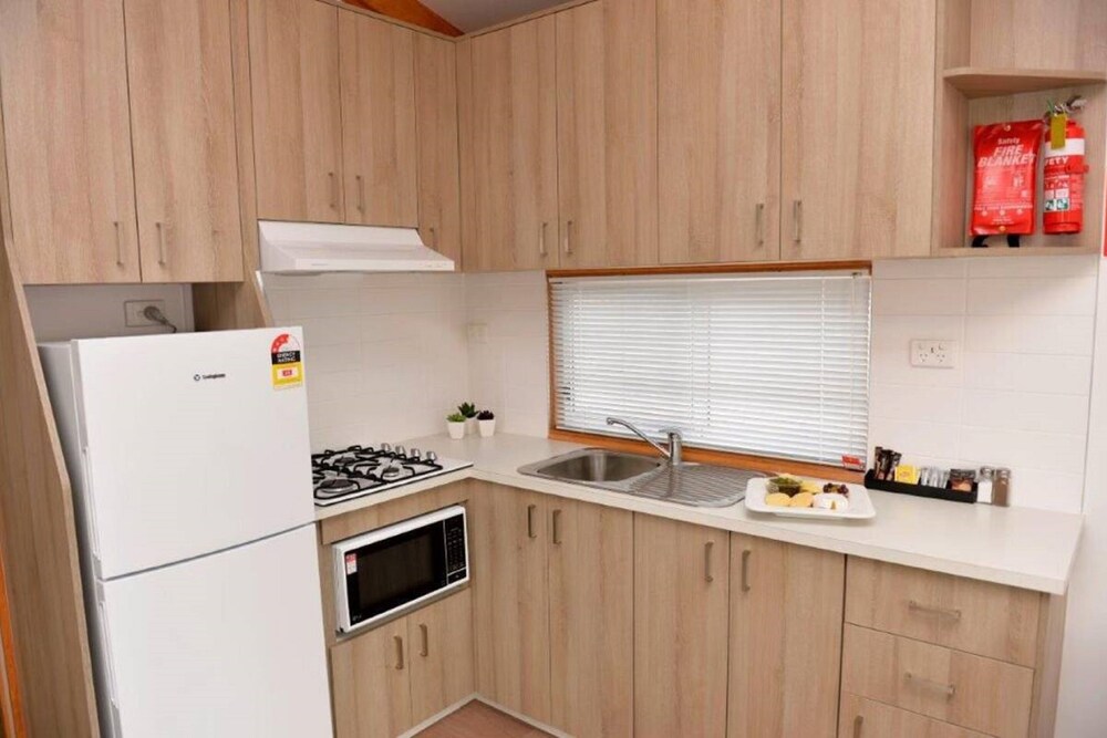 Private kitchen, Riverside Cabin Park