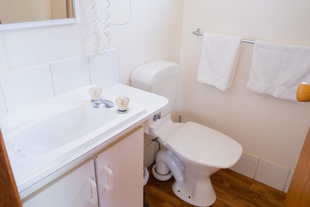 Bathroom, Riverside Cabin Park