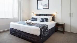Free WiFi, linens