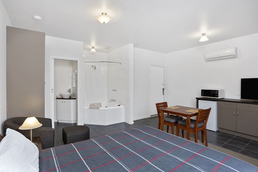 Room, A1 Motels Port Fairy Motel and Apartments