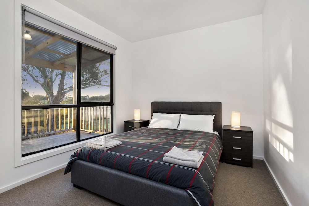 Room, A1 Motels Port Fairy Motel and Apartments