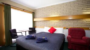Laptop workspace, blackout curtains, iron/ironing board, free WiFi