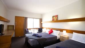 Laptop workspace, blackout curtains, iron/ironing board, free WiFi