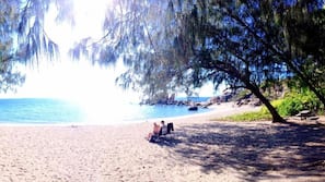 Beach nearby, white sand, beach bar
