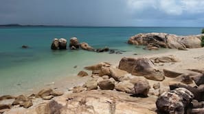 Beach nearby, white sand, beach bar