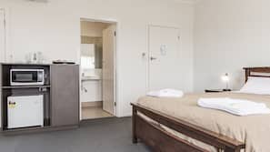 Free WiFi, linens