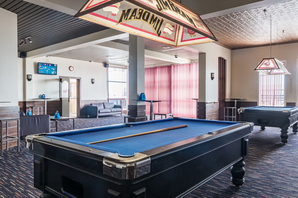 Billiards, Somerset Hotel