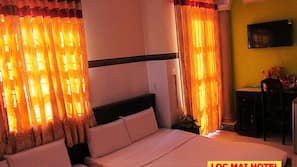 Minibar, desk, free WiFi