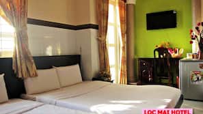 Minibar, desk, free WiFi