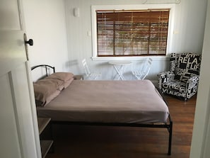 Standard Room, Non Smoking, Shared Bathroom (Standard Double) | Iron/ironing board, free WiFi, bed sheets