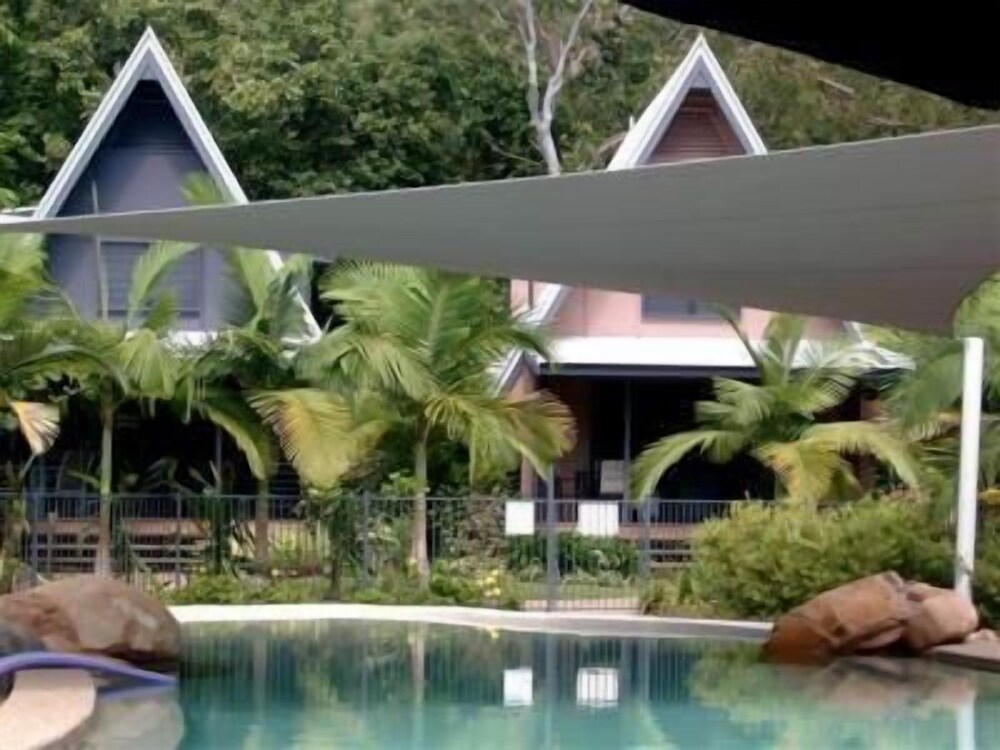 Canopy Tropical Chalets