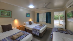 Family Studio, Kitchenette (Superior Family Room) | Desk, iron/ironing board, free WiFi