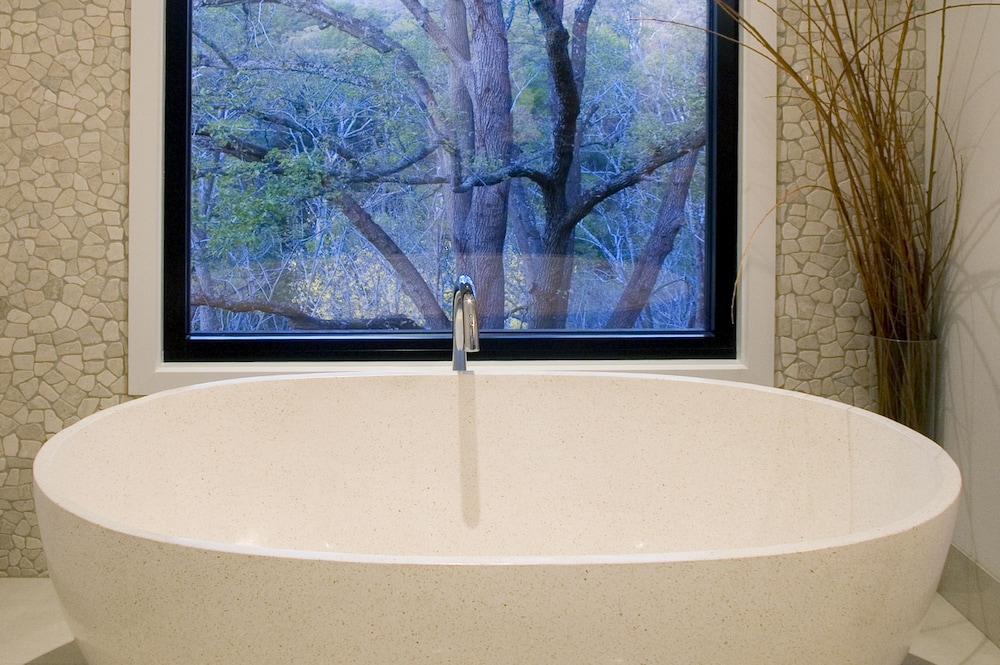 Deep soaking bathtub, Saltus Luxury Accommodation