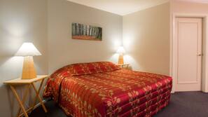 Premium bedding, iron/ironing board, free WiFi