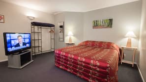 Premium bedding, iron/ironing board, free WiFi
