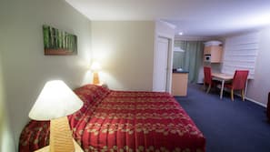 Premium bedding, iron/ironing board, free WiFi