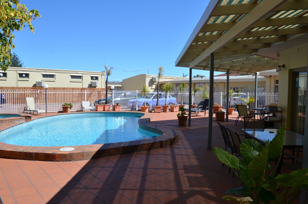 Glenelg Motel