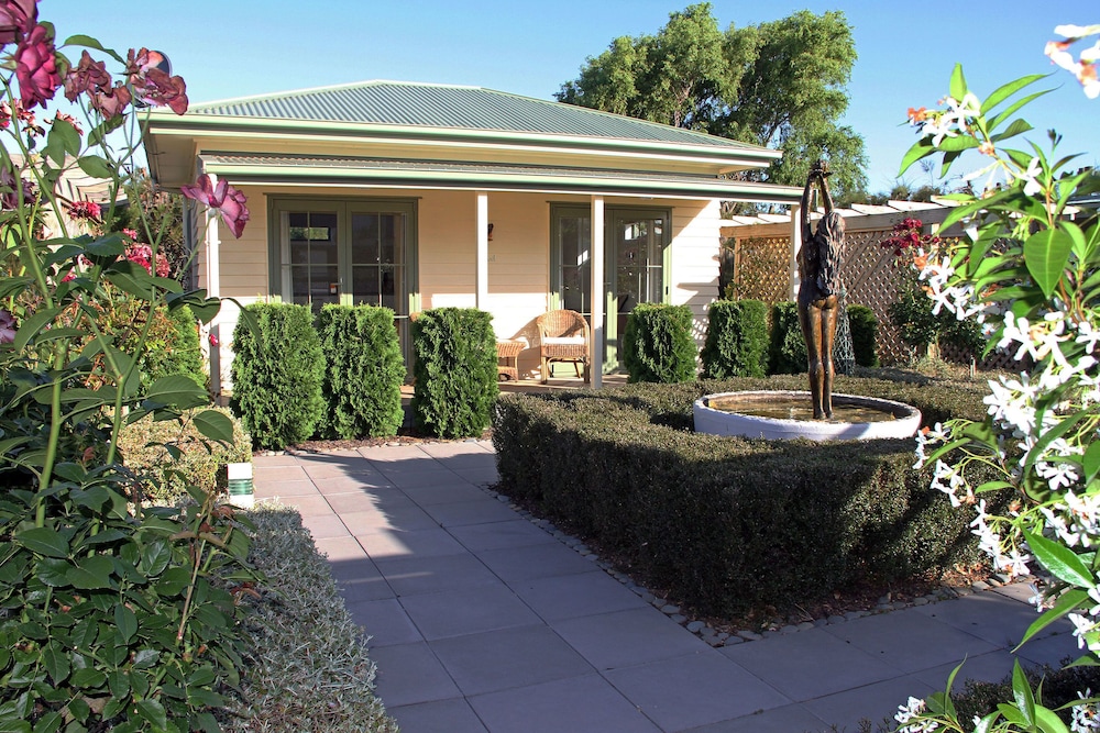 Clive Colonial Cottages Deals & Reviews (Clive, NZL) Wotif