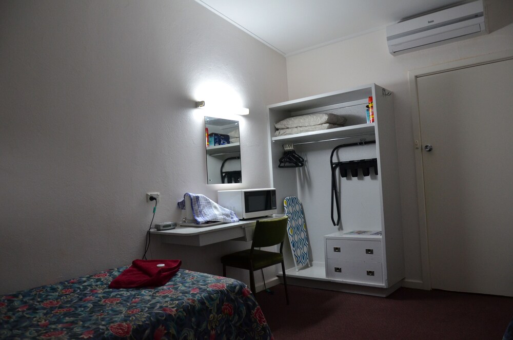 Travelway Motel