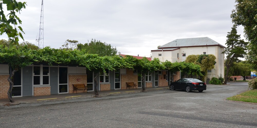 Travelway Motel