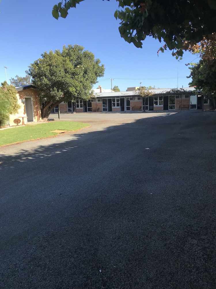 Travelway Motel