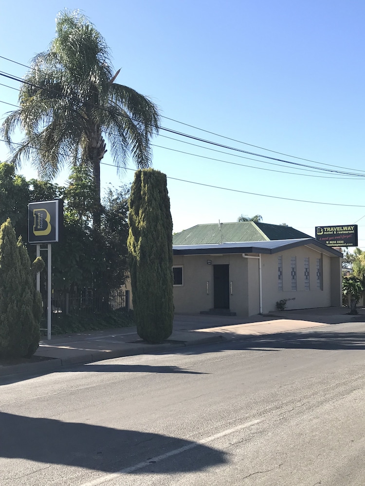 Travelway Motel