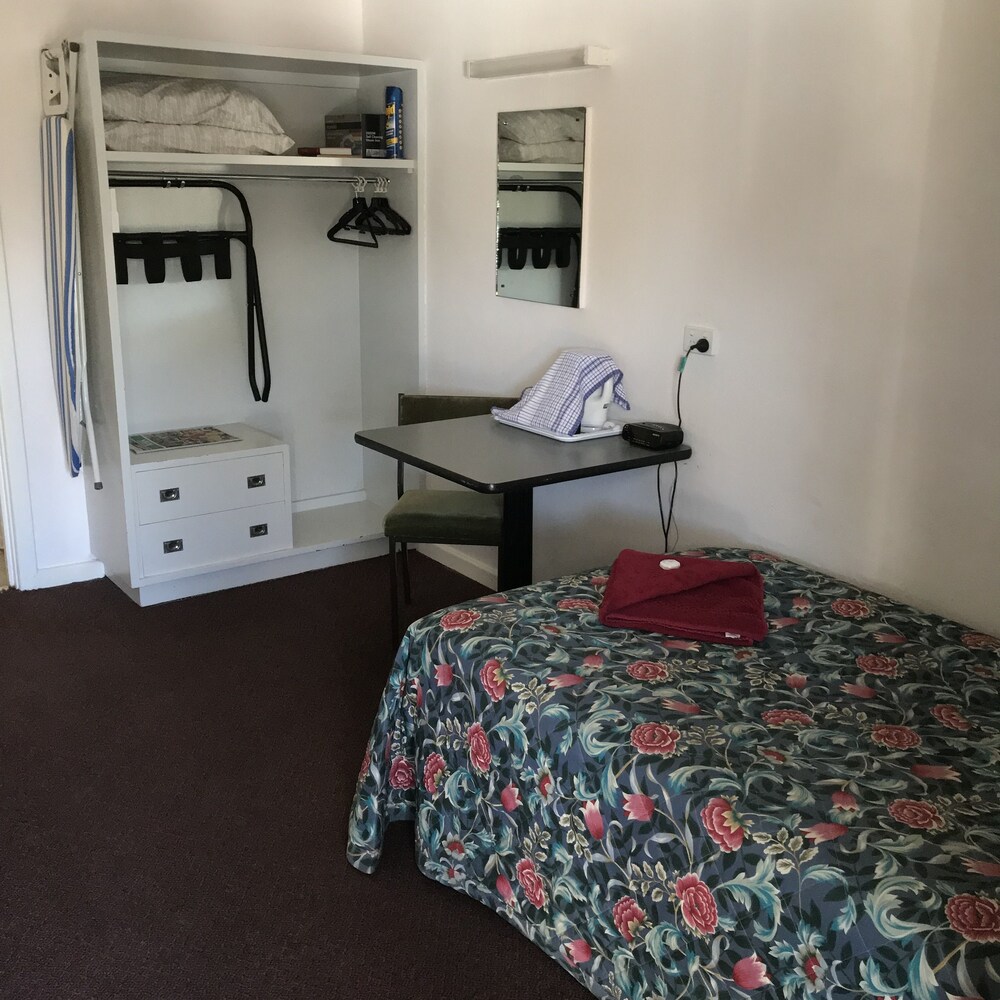 Travelway Motel