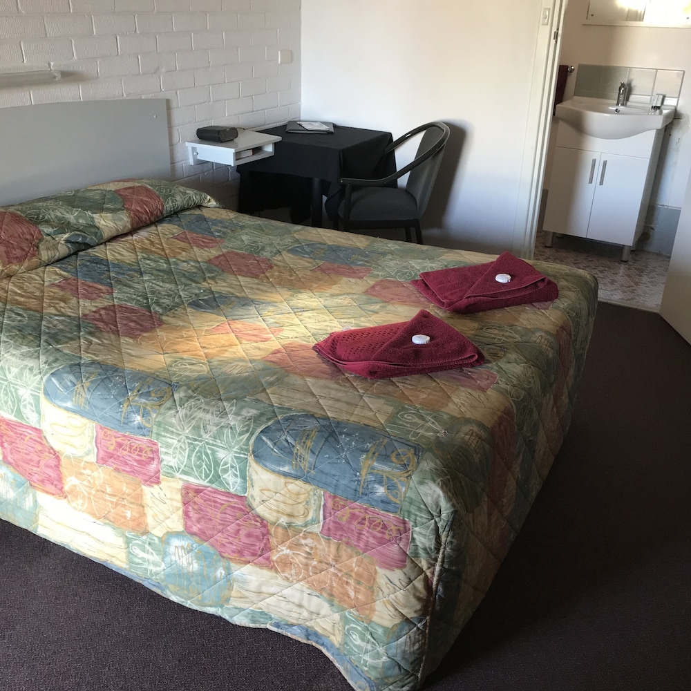 Travelway Motel