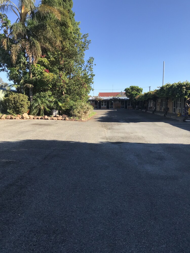 Travelway Motel