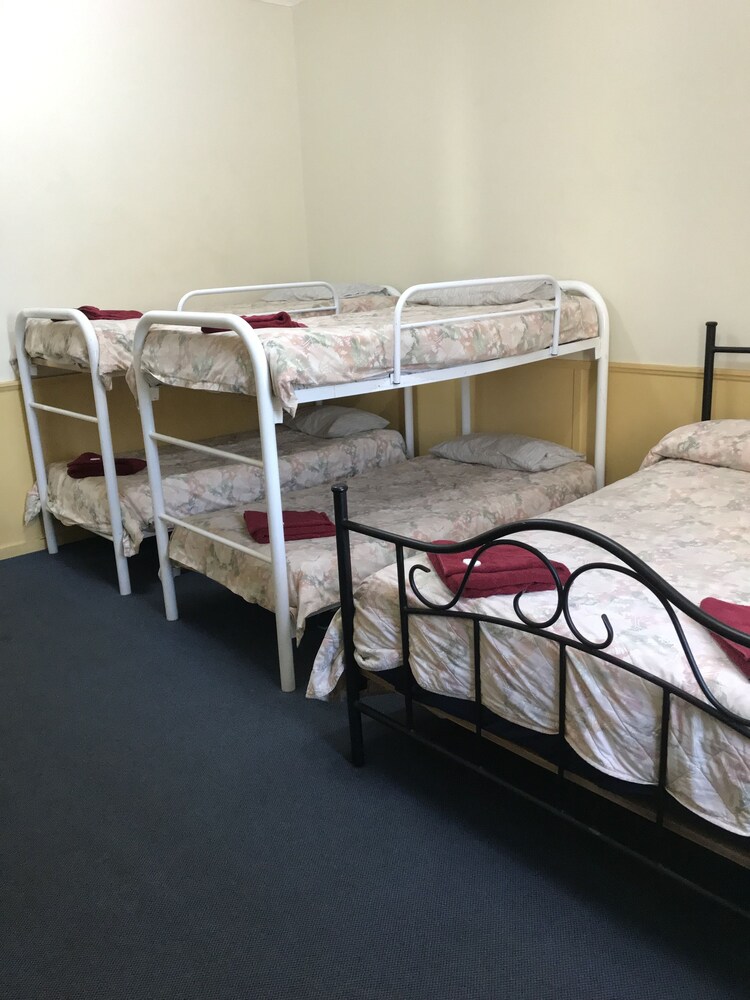 Travelway Motel