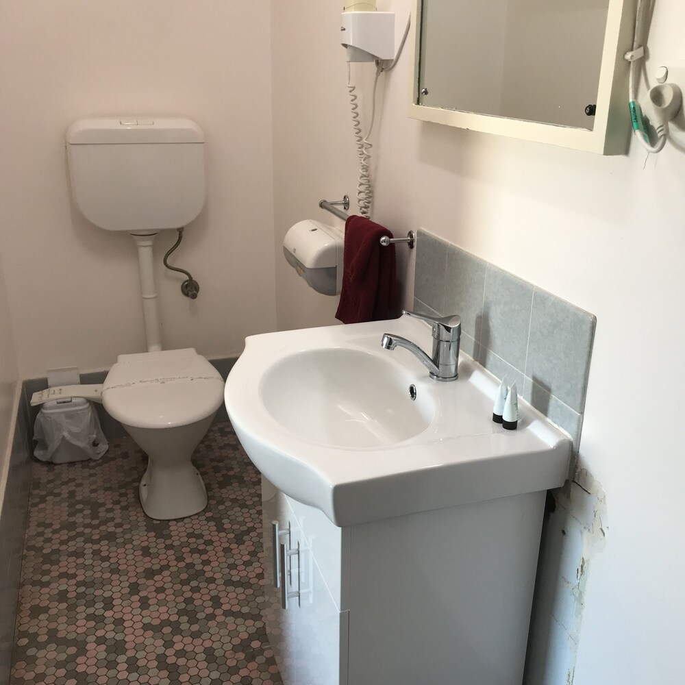 Travelway Motel