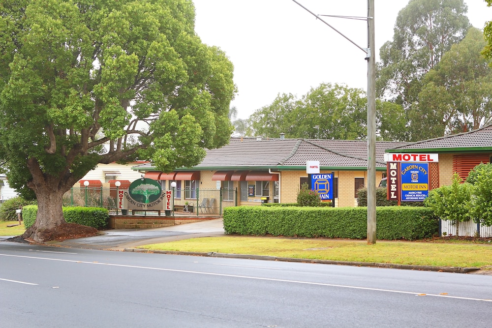 Interior entrance, Garden City Motor Inn